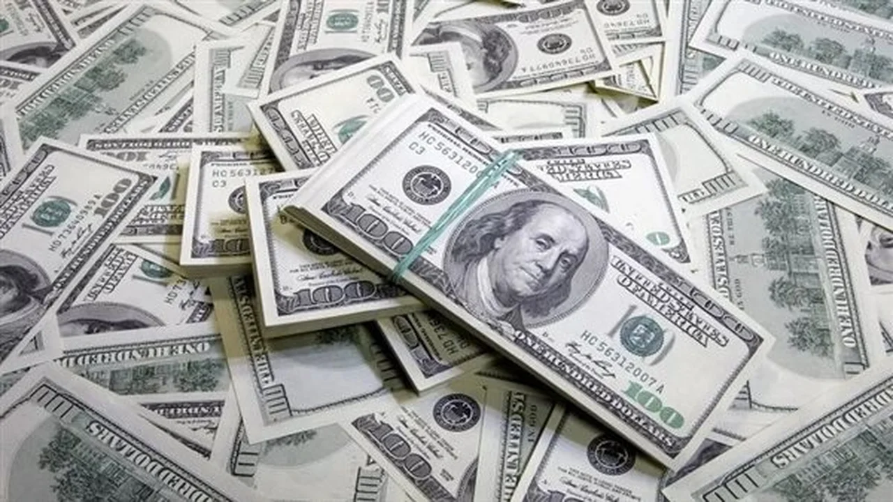 تحركات مفاجئة.. سعر الدولار مقابل الجنيه المصري في تعاملات الجمعة 6 فبراير 2026